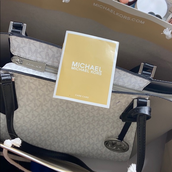 AUTHENTIC MINT CONDITION MICHAEL KORS TOTE BAG - Picture 3 of 8